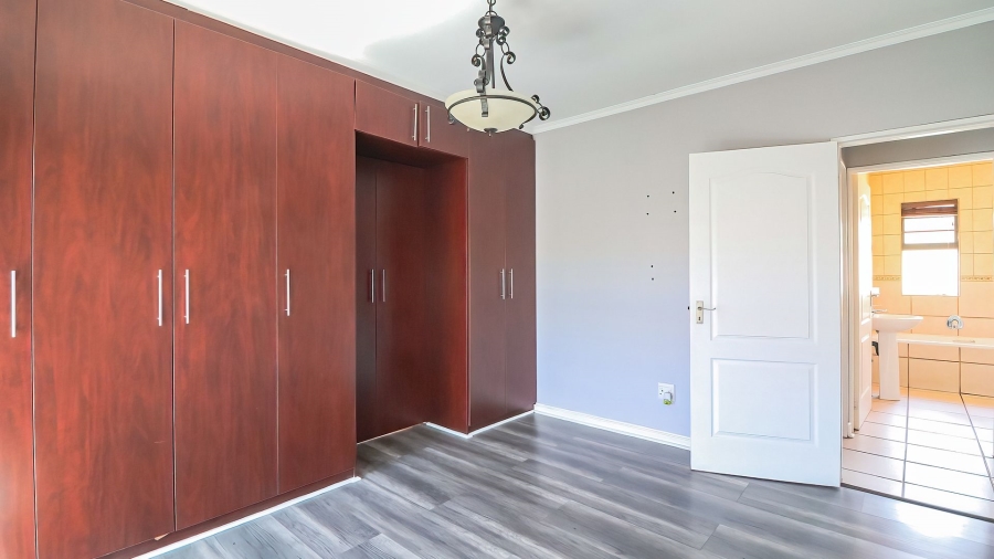 3 Bedroom Property for Sale in Woodland Hills Free State